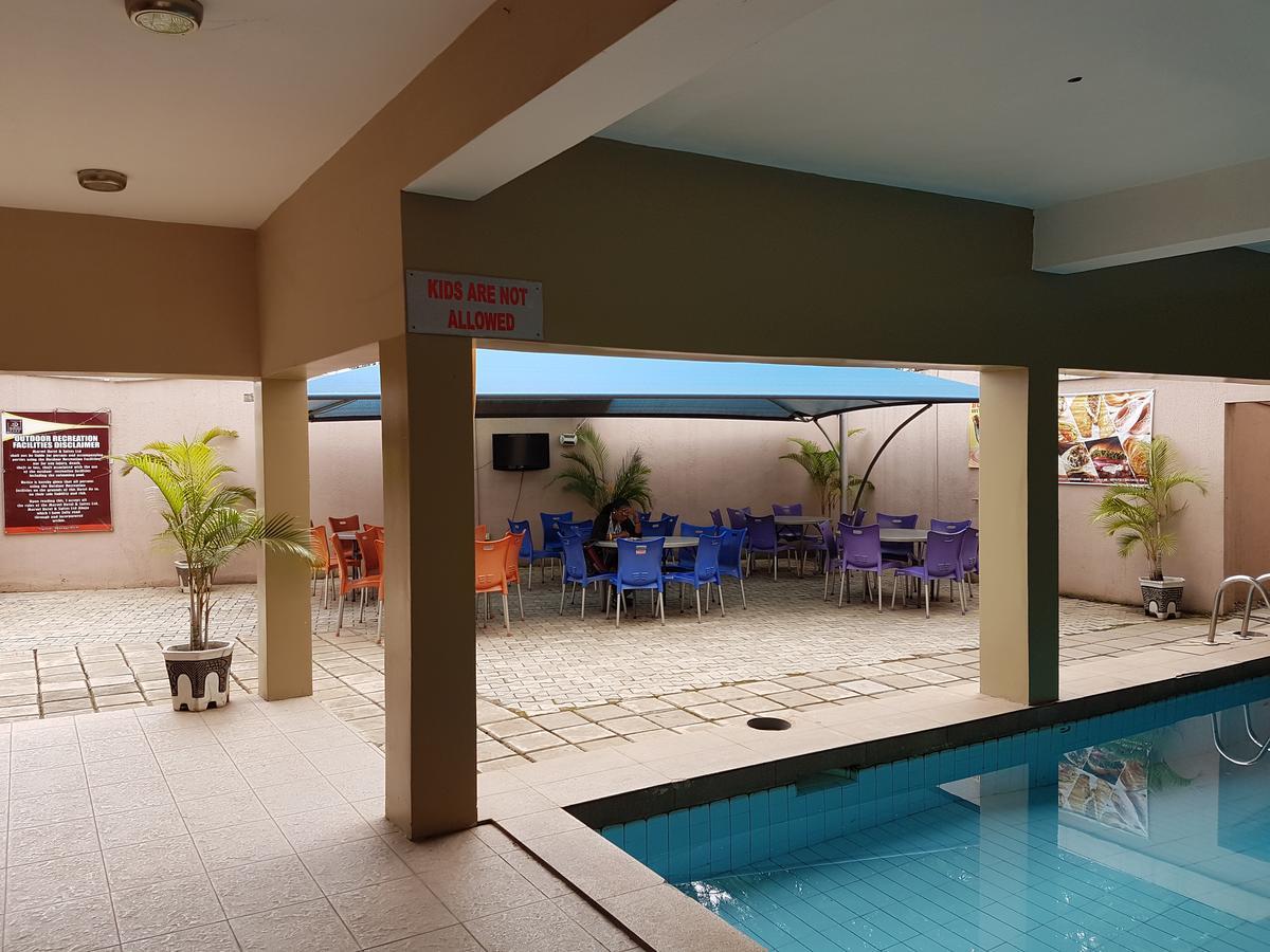 Marvel Hotel & Suites Kunkwaba Exterior foto