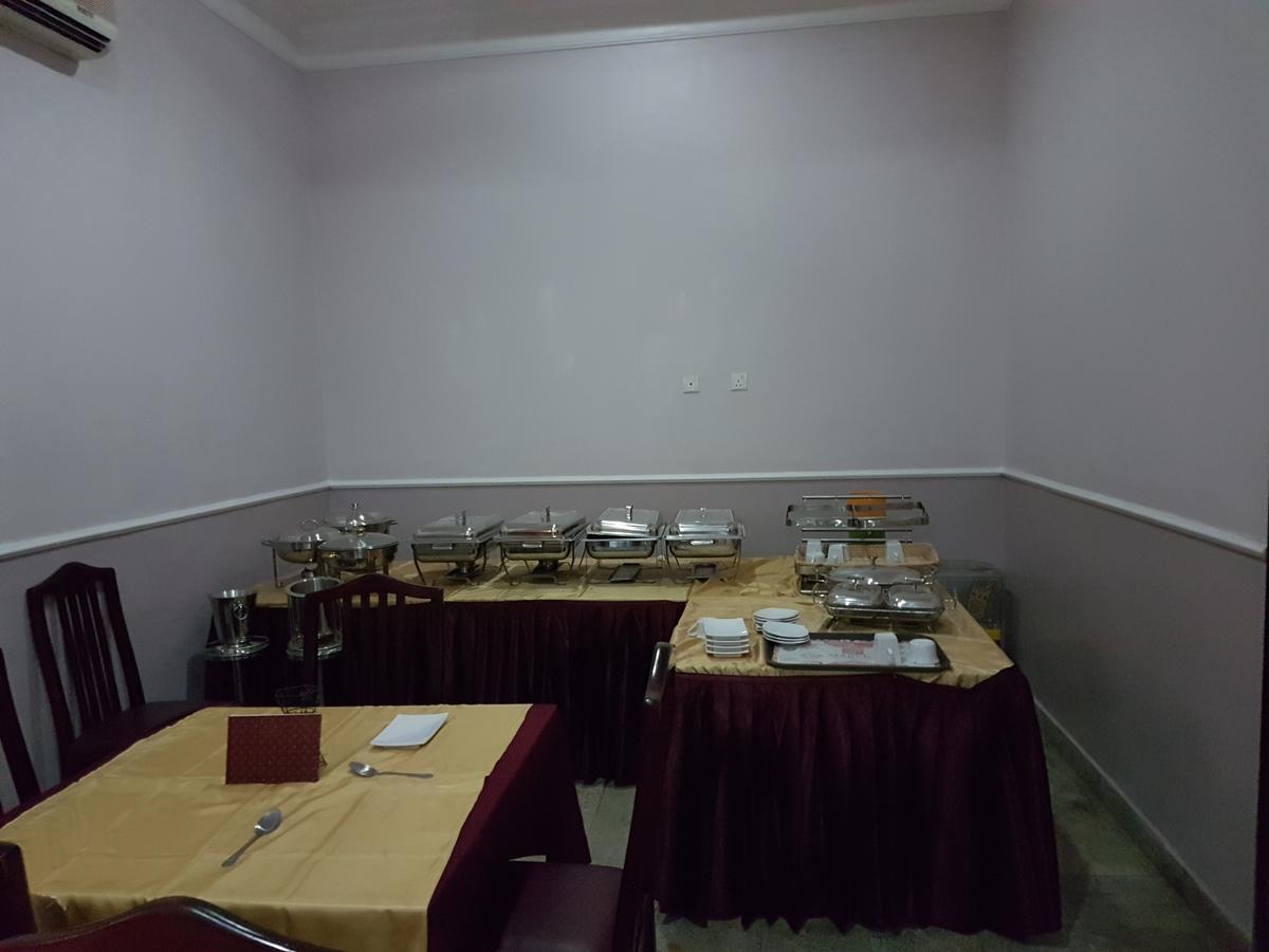 Marvel Hotel & Suites Kunkwaba Exterior foto